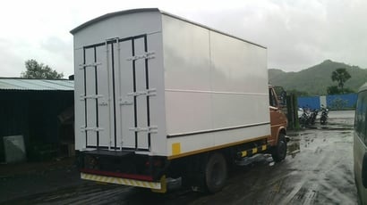 11569water-proof-truck-container-bodies-for-milk-transporting-640-w410.jpg